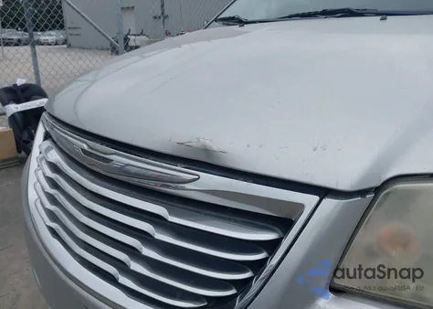 2012 Chrysler Town & Country Touring z USA, uszkodzony, nr VIN 2C4RC1BG5CR306913